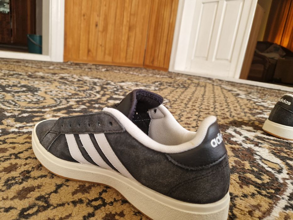 Vând adidas campus