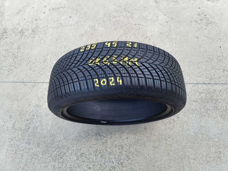 O anvelopa 235 45 21 goodyear vector 4 season 6,8 mm dot 2024