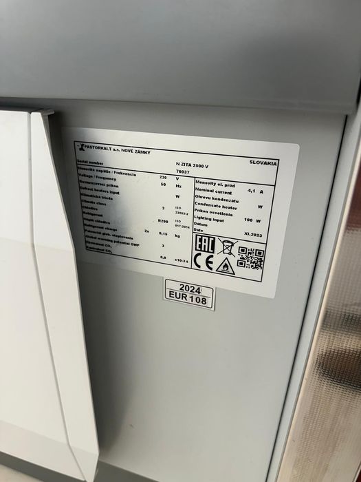 Vând vitrine frigorifice, maturare, congelare, masina tocat cap refrigerare