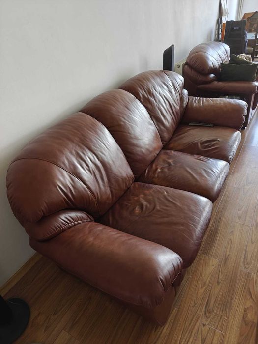 Vând canapea din piele maro pentru living