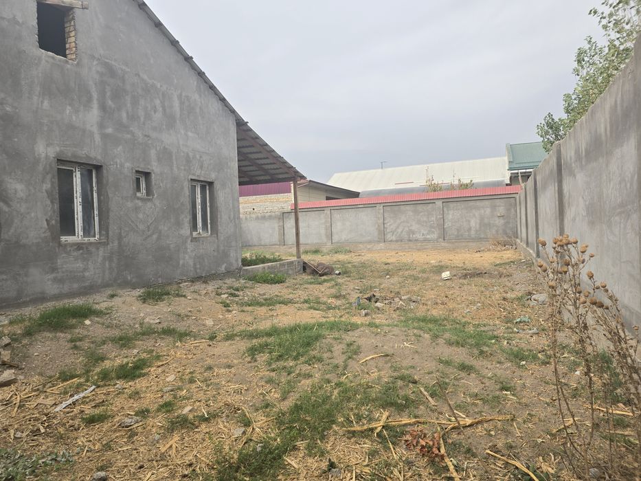 Продается незаконченный дом рядом с FOOD CITY