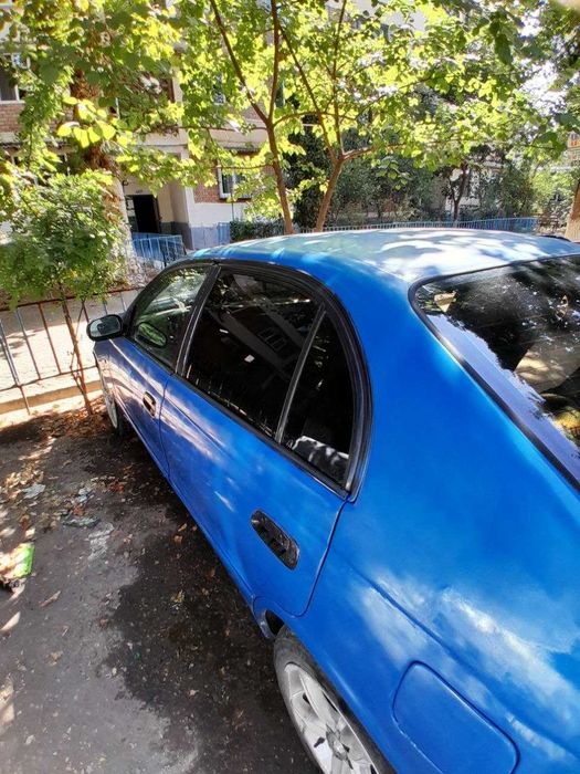 TOYOTA CARINA E   1993  года