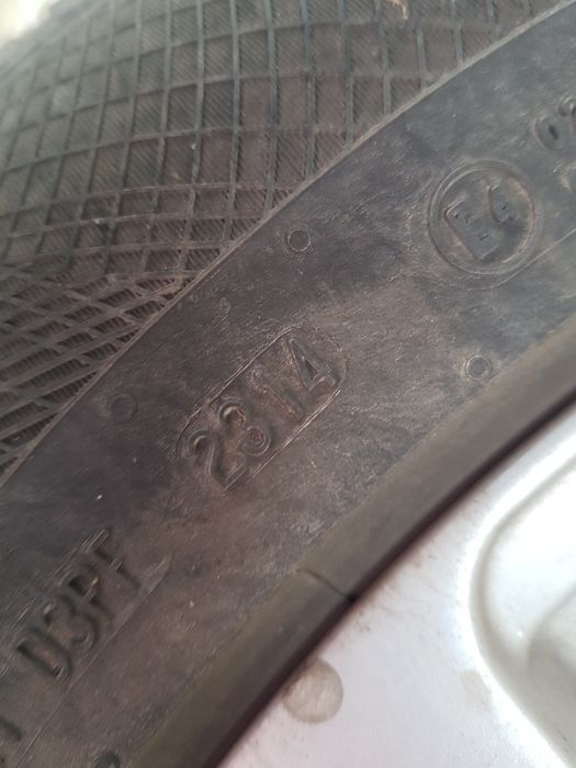 Продавам джанти със зимни гуми 225/65/17 Continental за Тойота Рав 4