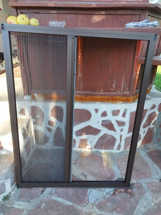 Комарници  плисе тъмен дъб.