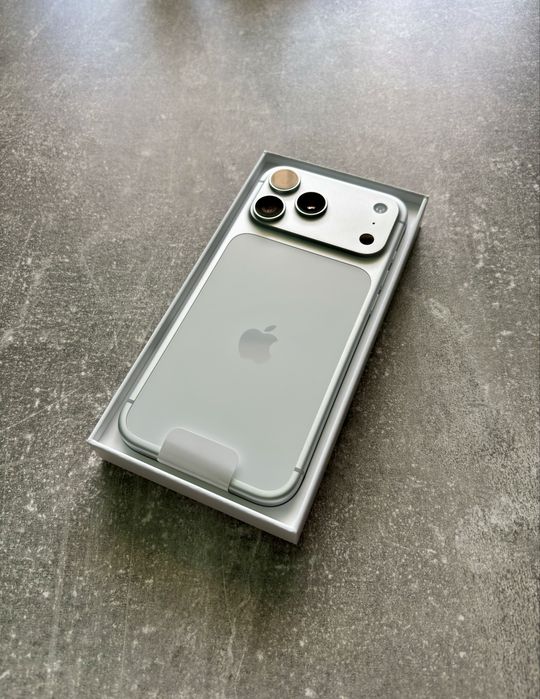 Продавам Apple iPhone 17 Pro Max 1TB – Чисто нов, неактивиран!