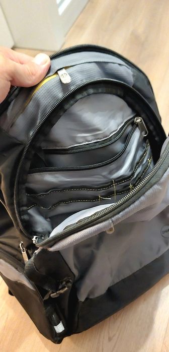 Vând rucsac laptop Dell 17 "