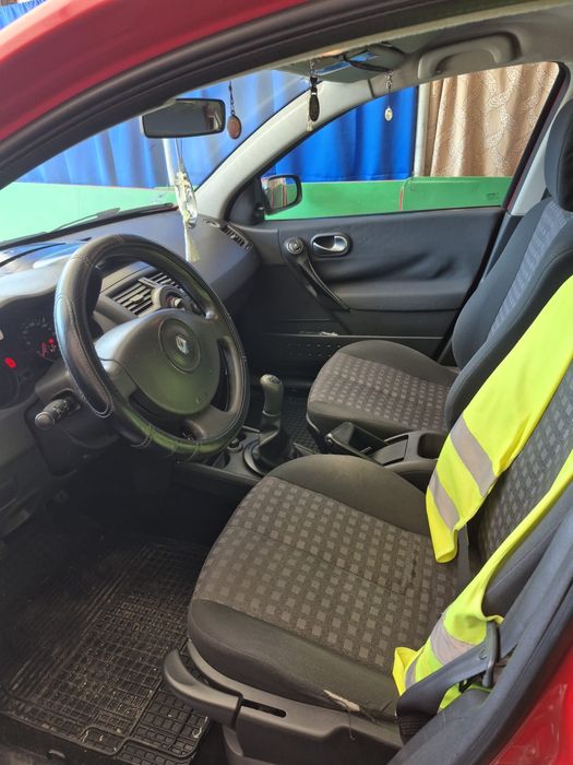 Vand masina pentru munca foarte intretinuta si merge foarte bine cu proba Renault megane benzina itp si asigurare valabila!!