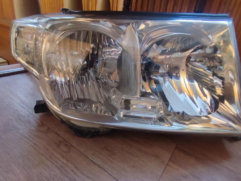 Фары Ленд Крузер 200