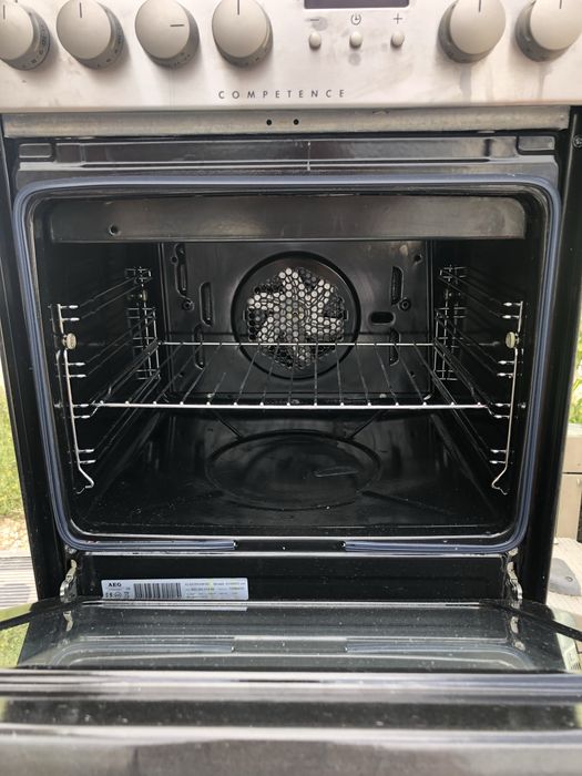 De vanzare aragaz electric AEG , folosit,