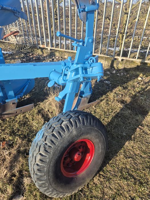 Plug LEMKEN cu 3 cormane reversibil.