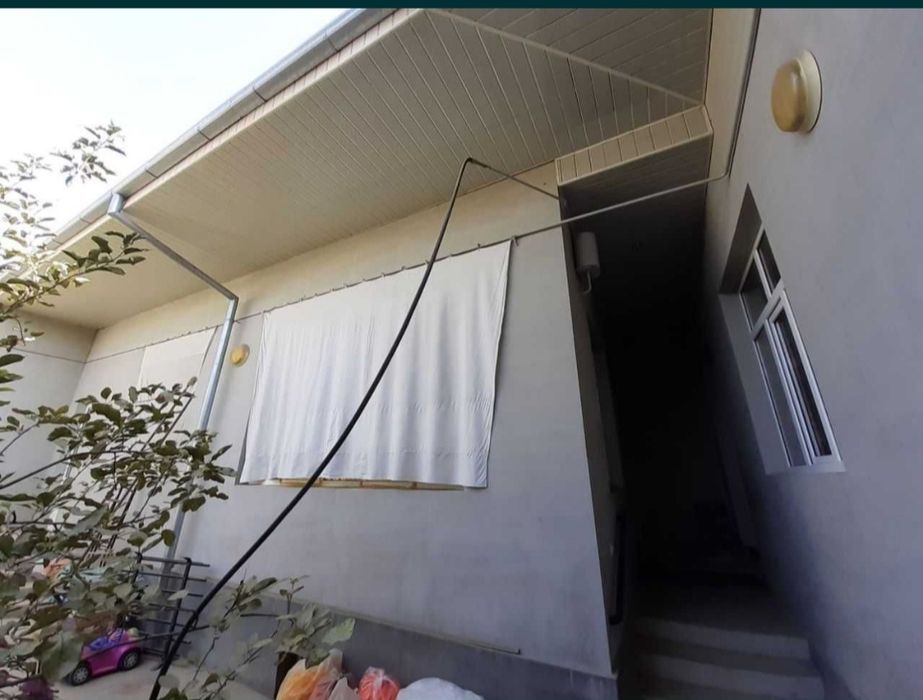 Jar Ariqda hovli (Ipakchilik) O'zimniki kotta ko'chadan 80 metr