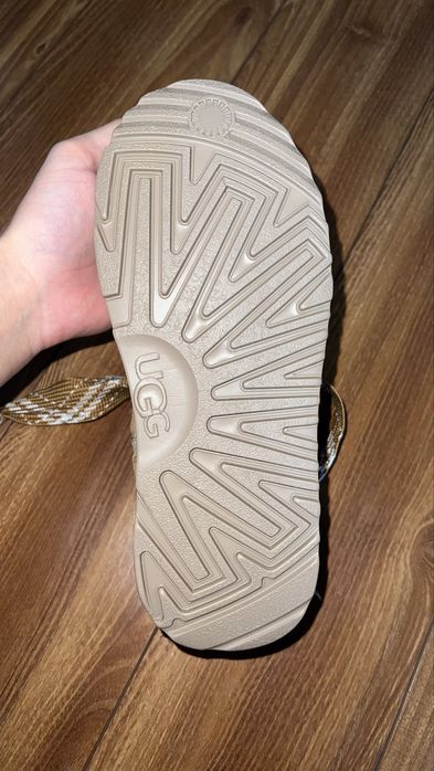 UGG.Популярные уги-кроссовки