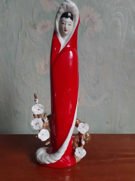 продам современные статуэтки