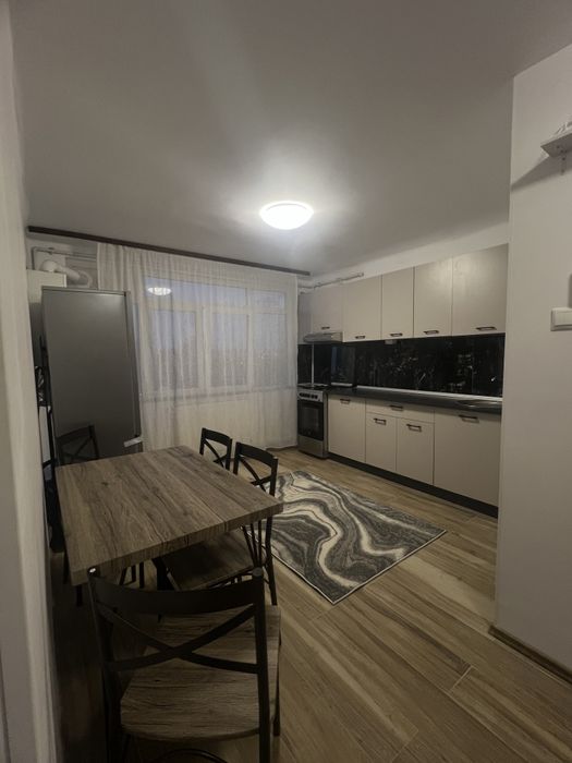 Inchiriez apartament