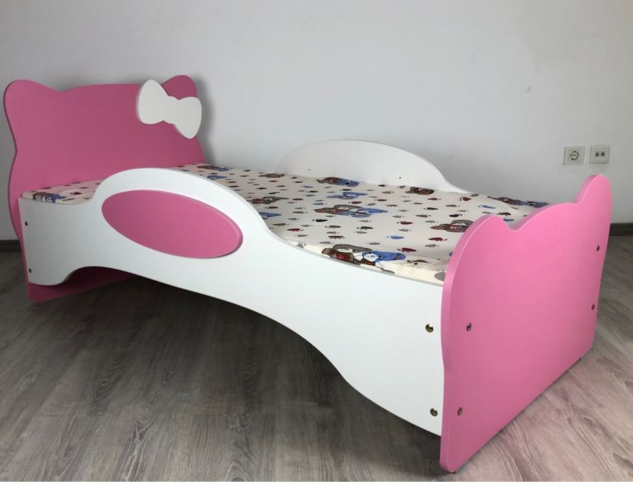 Продам кроватку Hello Kitty