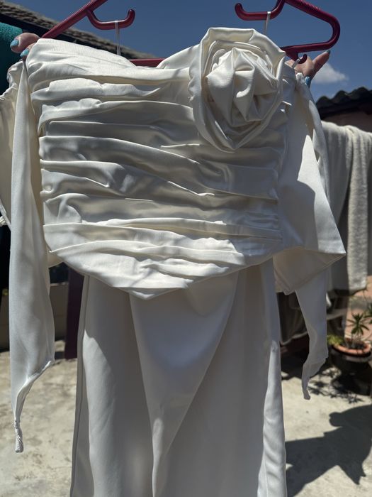 Complet corset si fusta alb  350 lei