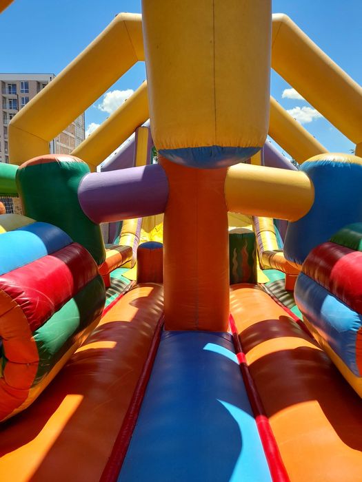 български надуваем батут- замък