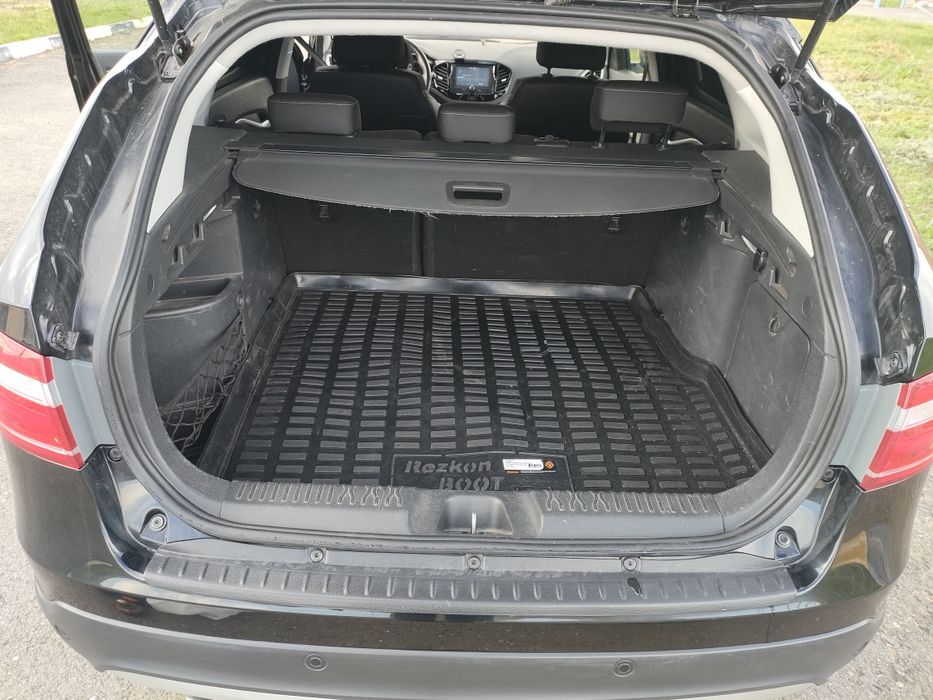 Продам Веста кросс универсал