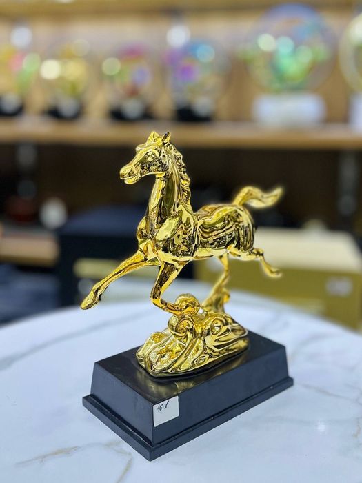 Роскошный комплект Золотая лошадь