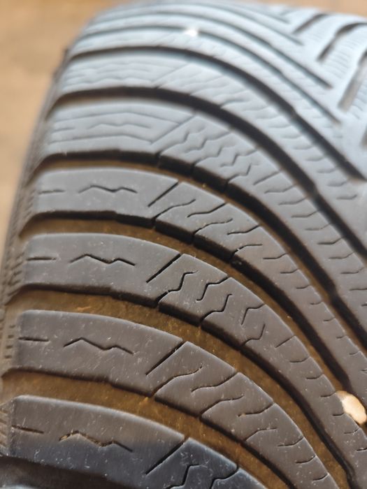 215/55R16 Michelin Alpin5