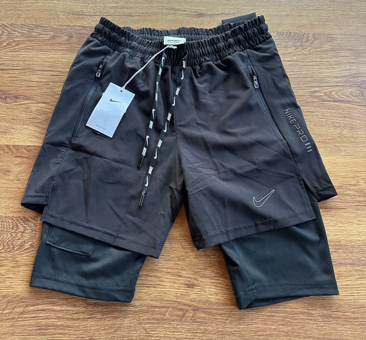 Мъжки шорти с клин Nike,черен цвят и гумирано лого