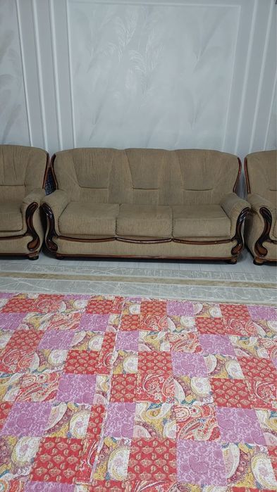 Диван с креслами для гостинной