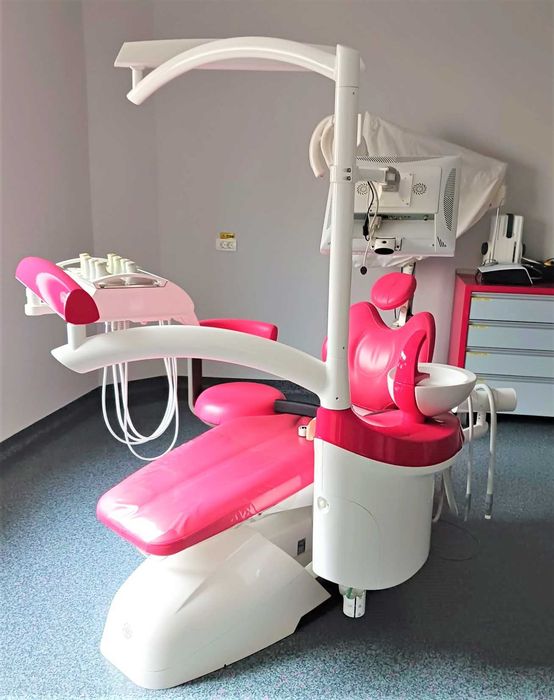 Unit dentar Chirana Effective cu furtune jos, aspiratie chirurgicala