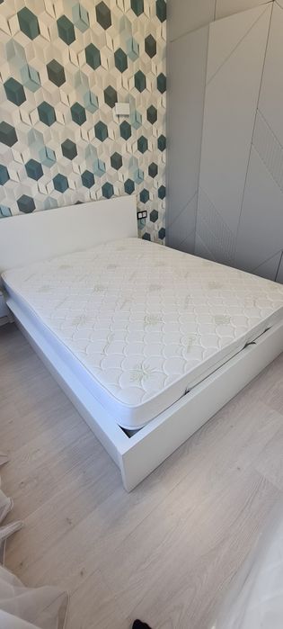 Продаю кровать 160×200, матрас в подарок