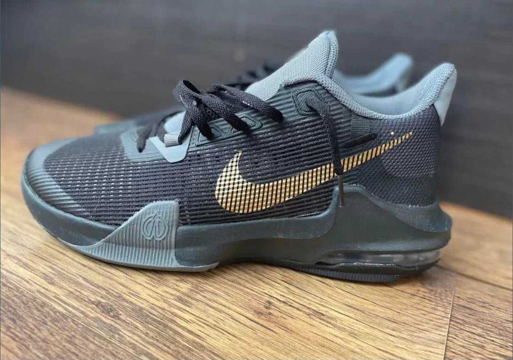 Маратонки Nike!!