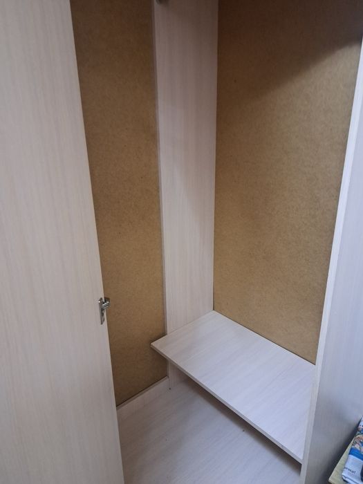 Продам шкаф угловой