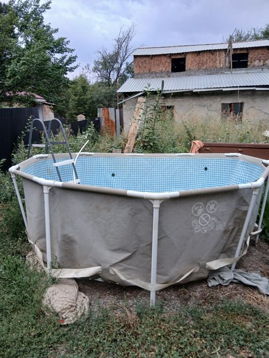 Срочно бассейн большой отдам даром
