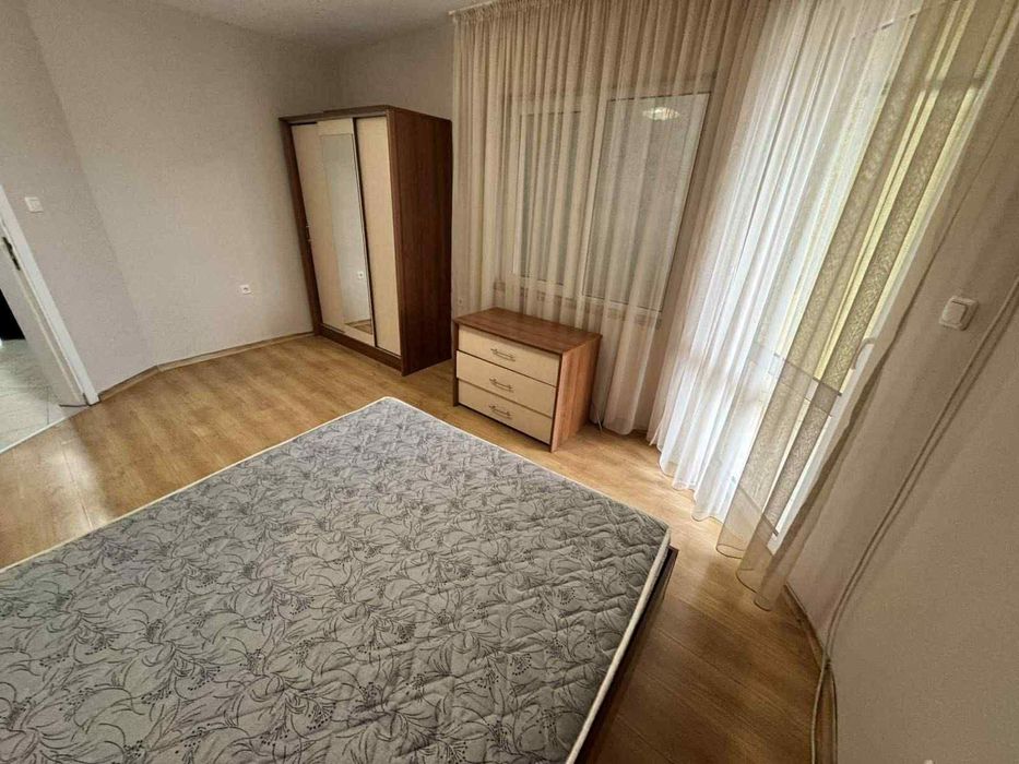 Дава се под наем Тристаен апартамент в Пловдив, Кършияка - 106 кв.м за 562 € - Снимка #6