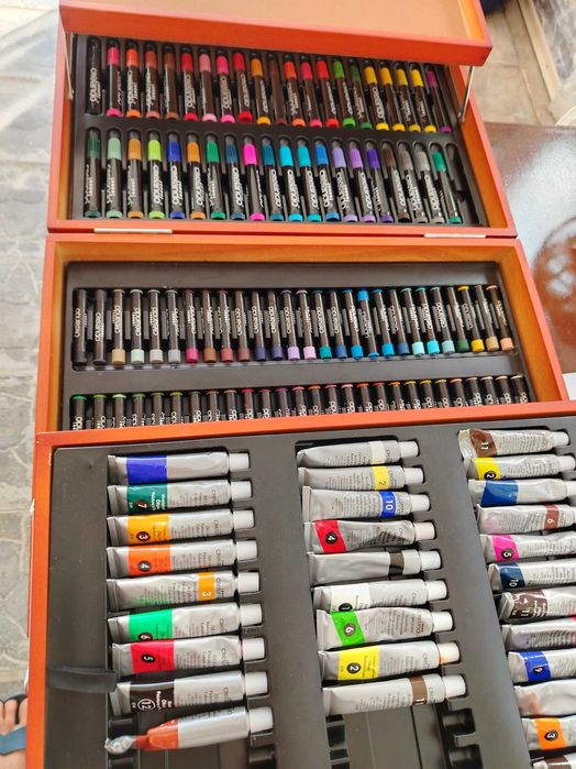 Куфар на 2нива с фулмастери бои пастели