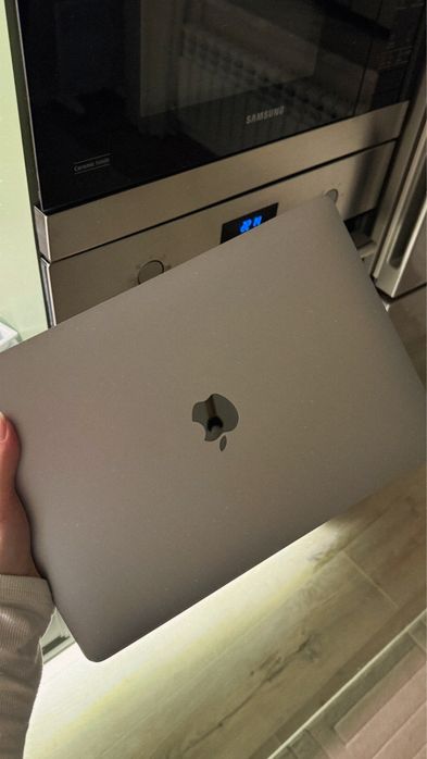 Продаю Macbook Air, причина: формат не для меня