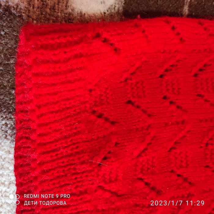 Продавам чисто нови вълнен елек и пуловер.