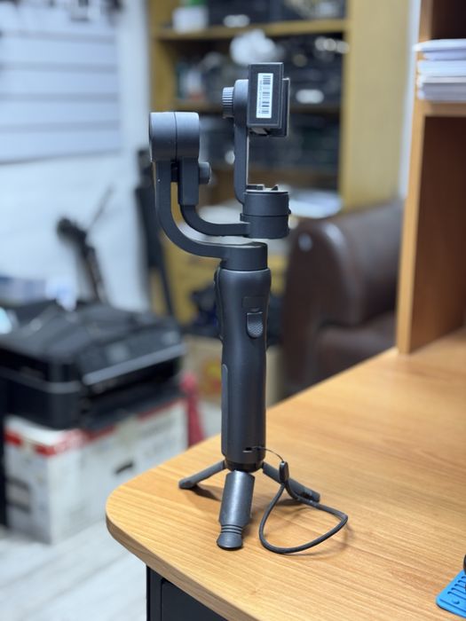 Продам стабилизатор для телефона Gimbal S5B.