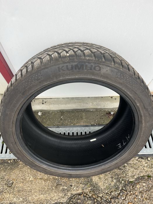 255/40 R 19 KUMHO.- Vand set Cauciucuri Iarna ca NOI