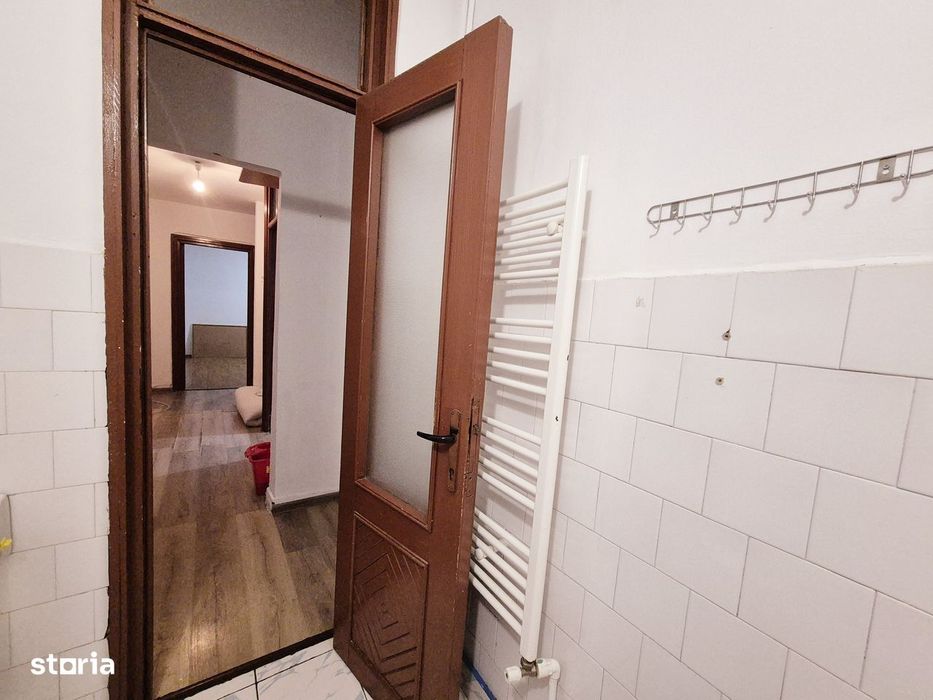 Apartament cu 3 camere, decomandat, etaj 3