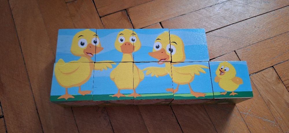 Puzzle colorat din lemn