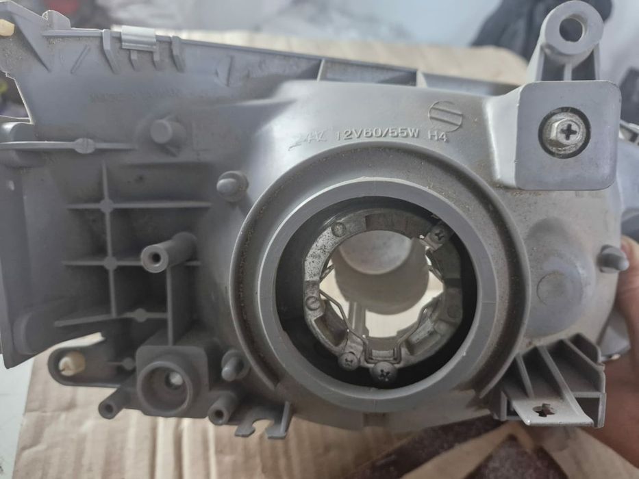 фара Тойота хайс