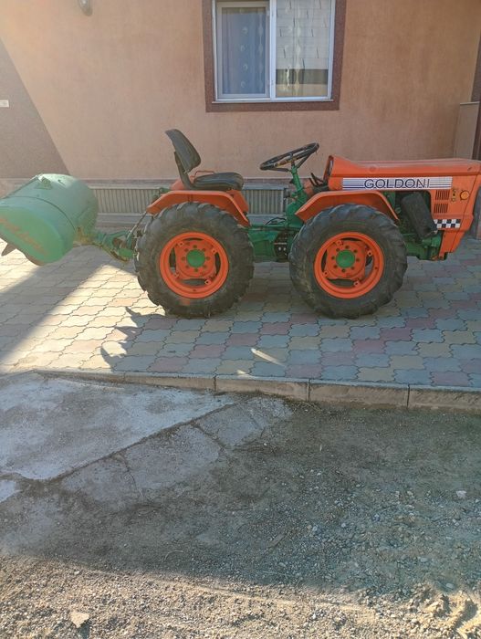 Tractor articulat 4x4