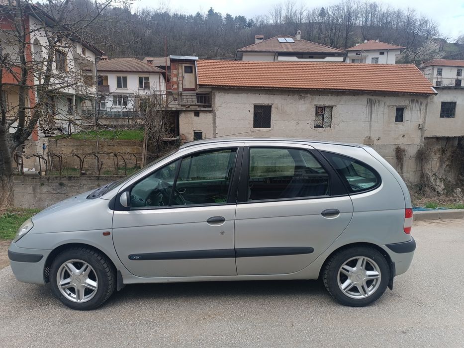 Продавам Renault Scenic Megan II
