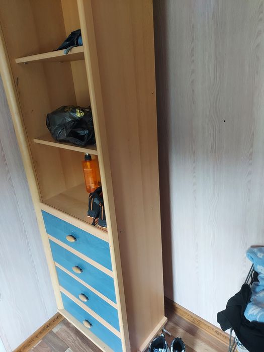 Шкаф..шкафчик..в хорошем состоянии.