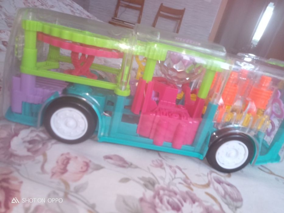 Продам машинки и автобус