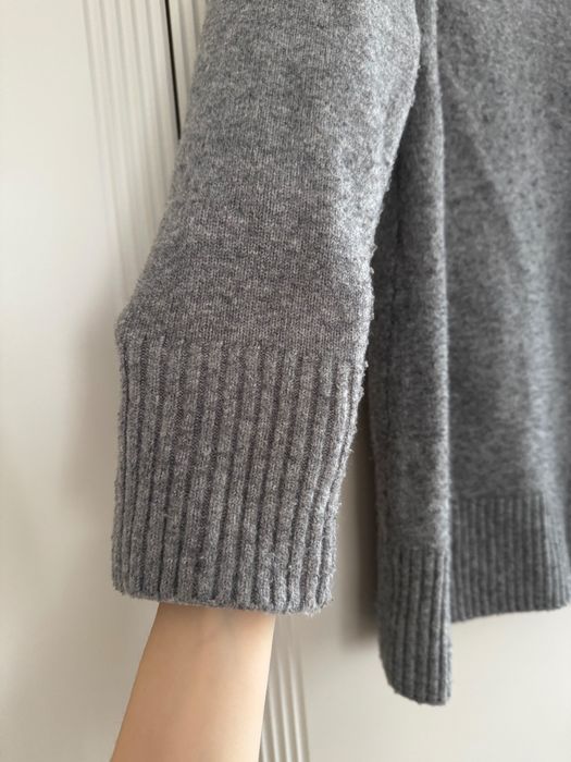 Свитер серый Zara