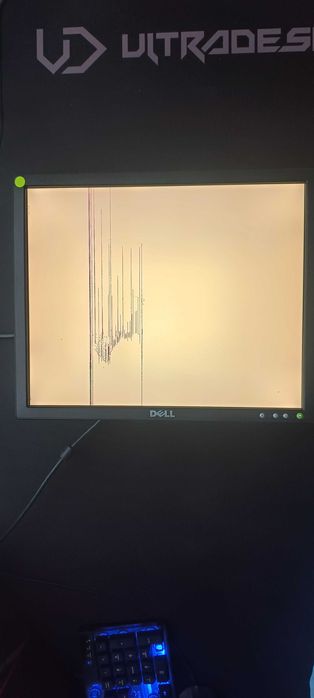 Продавам монитор DELL E178FPc – за части или ремонт