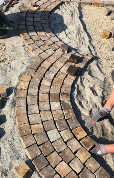 Montaj piatră cubică colorată | Pavaje rezistente