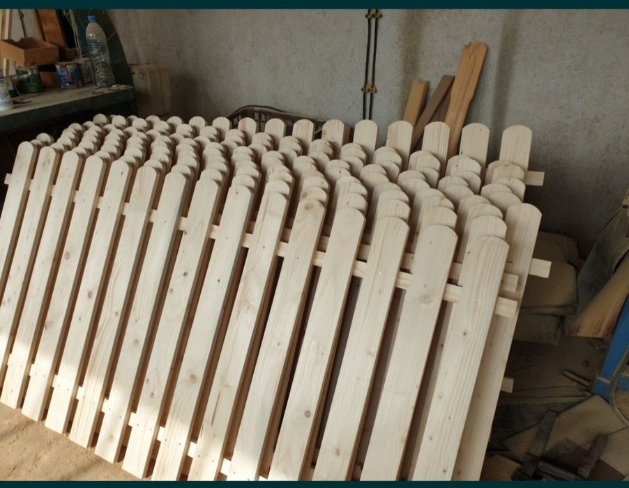 Колове за домати и овошки и дървена оградка