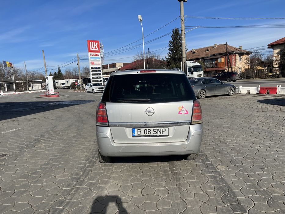 Dezmembrez opel zafira b