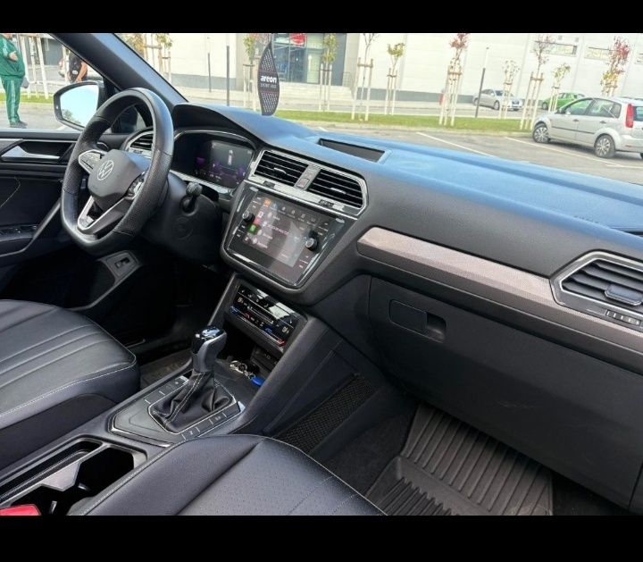 Volkswagen Tiguan Allspace R-Line2.0 TSI–4x4 | ПАНОРАМА | ТОП СЪСТОЯНИ